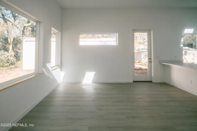 a view of empty room with window