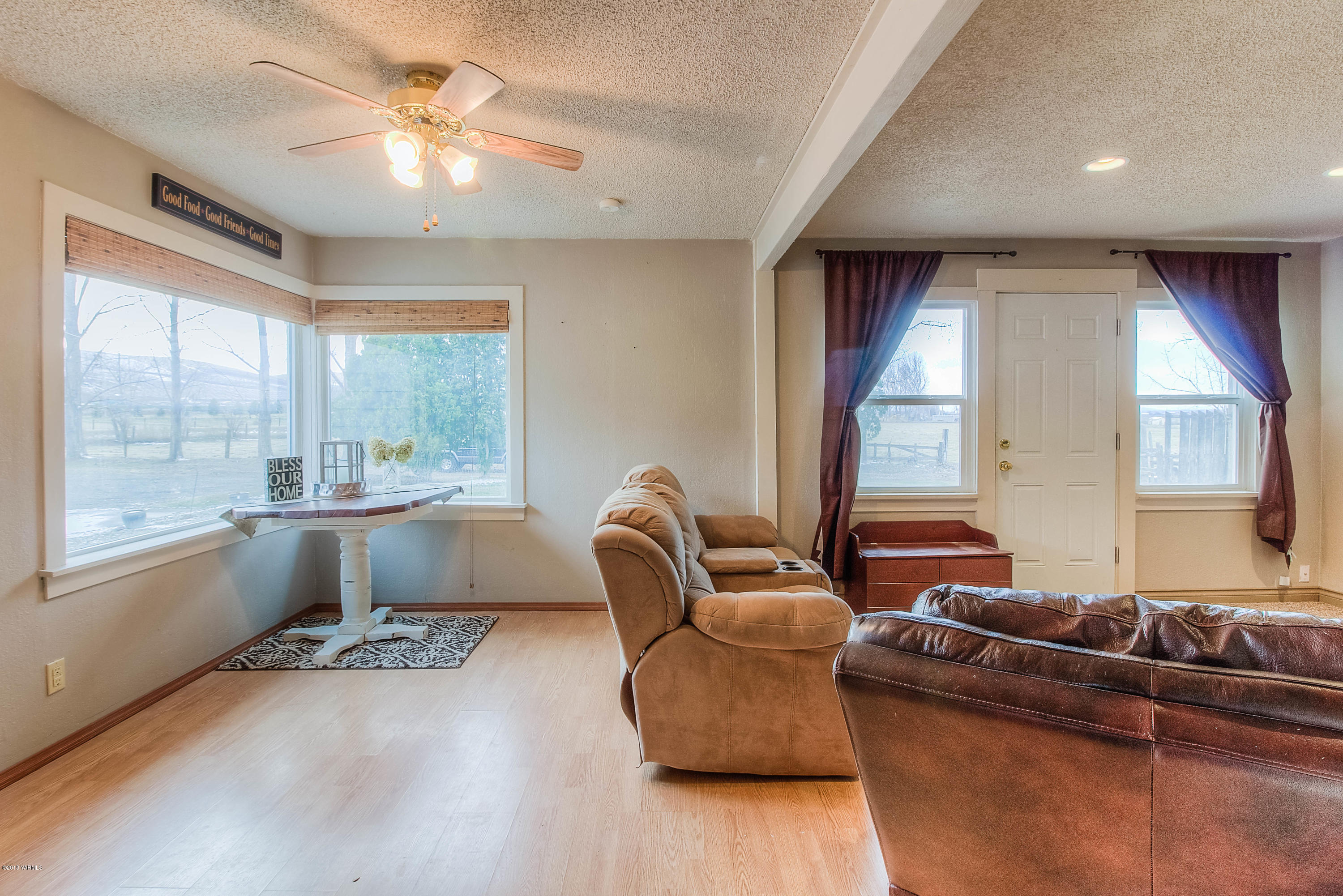 1091 Northbank Road Outlook, WA 98938 - Photo 5 of 18 a living room with furniture and a large window