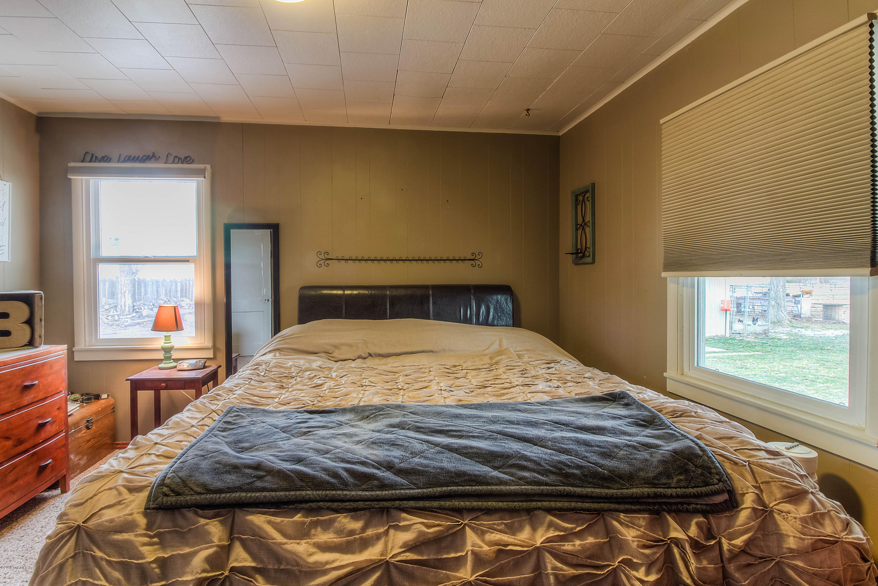 1091 Northbank Road Outlook, WA 98938 - Photo 10 of 18 a bedroom with a bed and a window