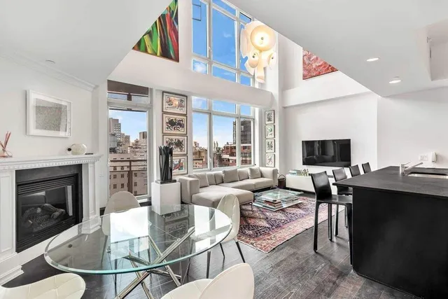 $2,695,000 | 205 East 59th Street, Unit 17C | Lenox Hill