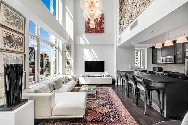 $2,695,000 | 205 East 59th Street, Unit 17C | Lenox Hill