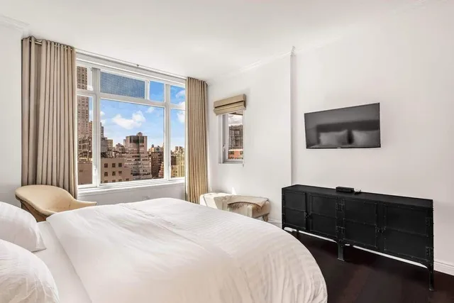 $2,695,000 | 205 East 59th Street, Unit 17C | Lenox Hill