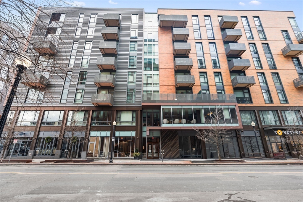 32 Traveler Street, Unit 411 Boston, MA 02118 - Photo 22 of 22 front view of a large building