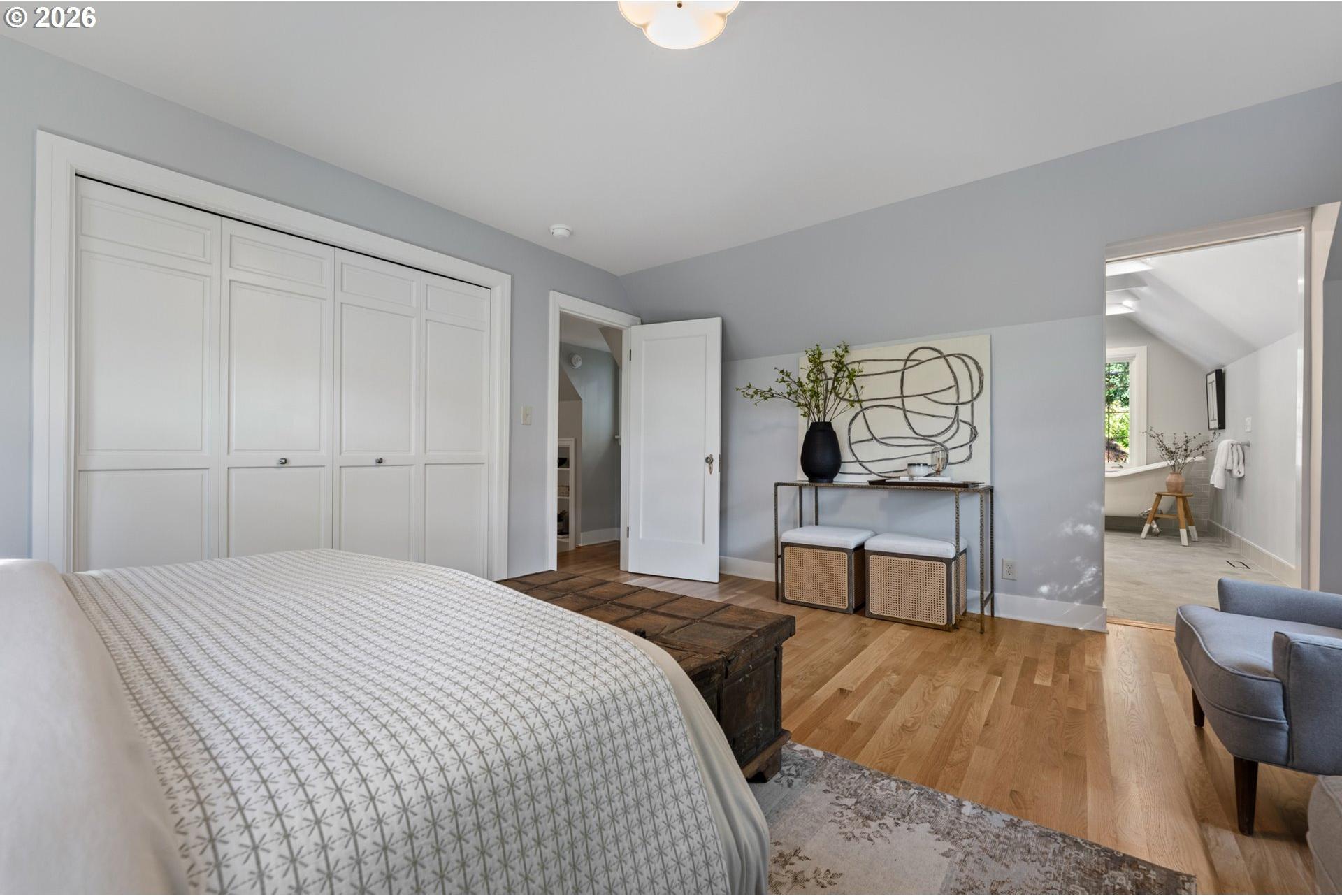 3148 Southwest Fairview Boulevard Portland, OR 97205 - Photo 22 of 45 Primary Bedroom