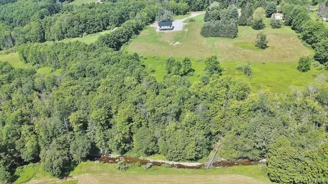 a view of a yard with a house
