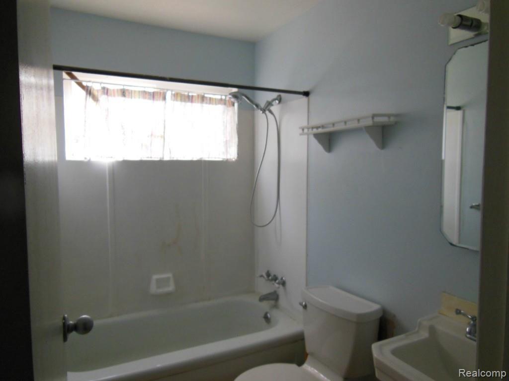 1166 Rambling Road Ypsilanti, MI 48198 - Photo 19 of 33 DSCN1966.jpg
