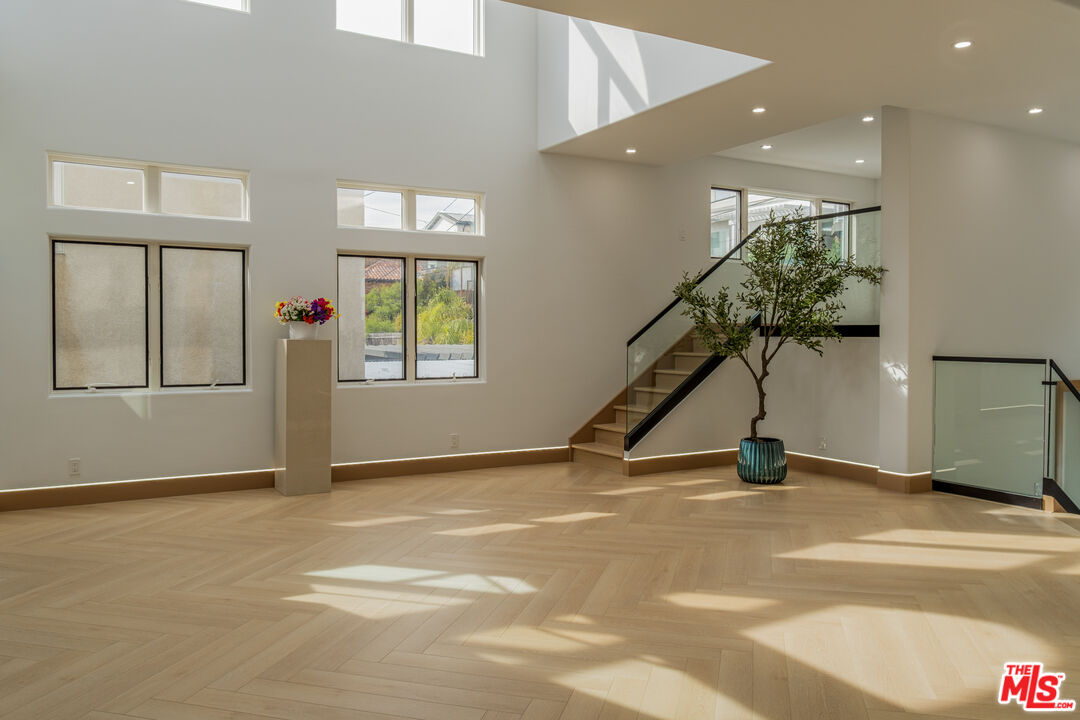 147 Napoleon Street Playa del Rey, CA 90293 - Photo 13 of 33 a view of an empty room with a window