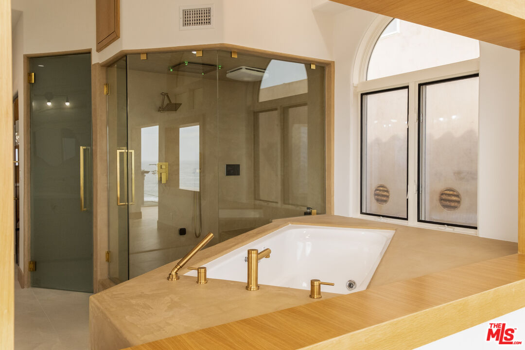 147 Napoleon Street Playa del Rey, CA 90293 - Photo 16 of 33 a bathroom with a tub and shower