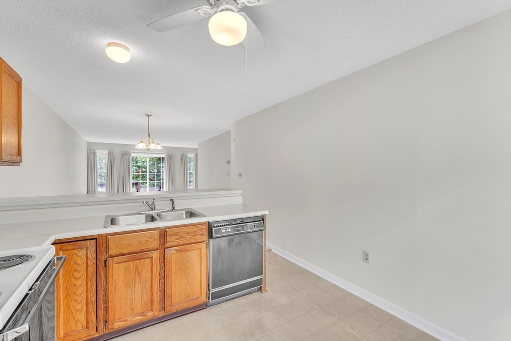 70 Castlegate Drive, Unit 70 Springfield, MA 01129 - Photo 11 of 25 Gallery Image 11