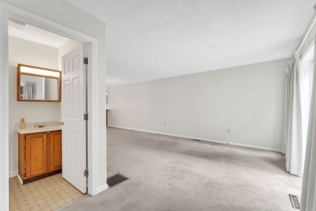 70 Castlegate Drive, Unit 70 Springfield, MA 01129 - Photo 16 of 25 Gallery Image 16
