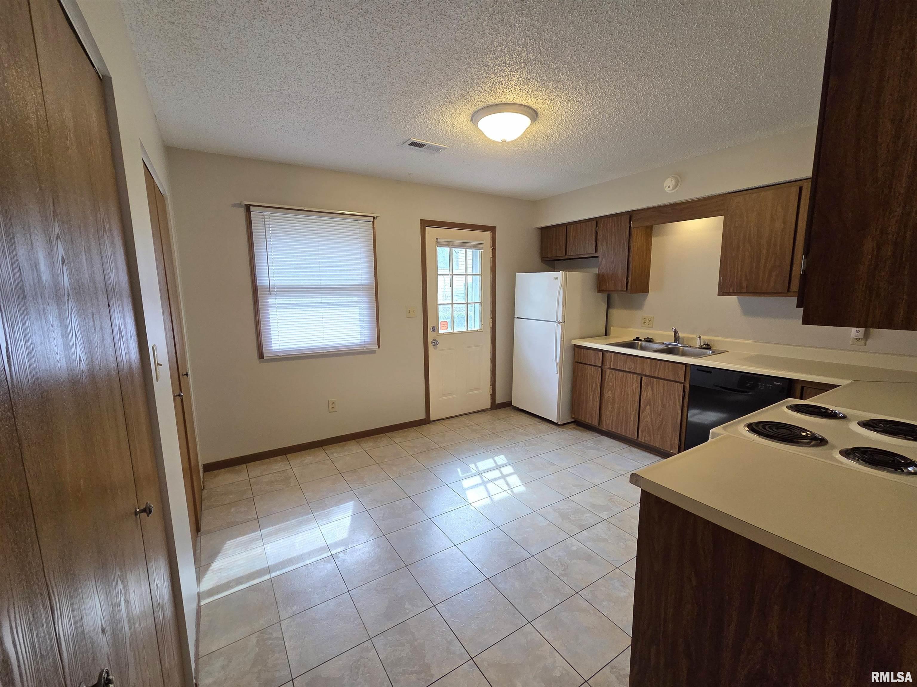 45-47 Holiday Road Springfield, IL 62702 - Photo 3 of 8
