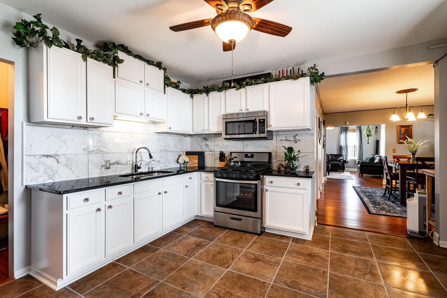 201 North 36th Street Milwaukee, WI 53208 - Photo 4 of 15 Kitchen