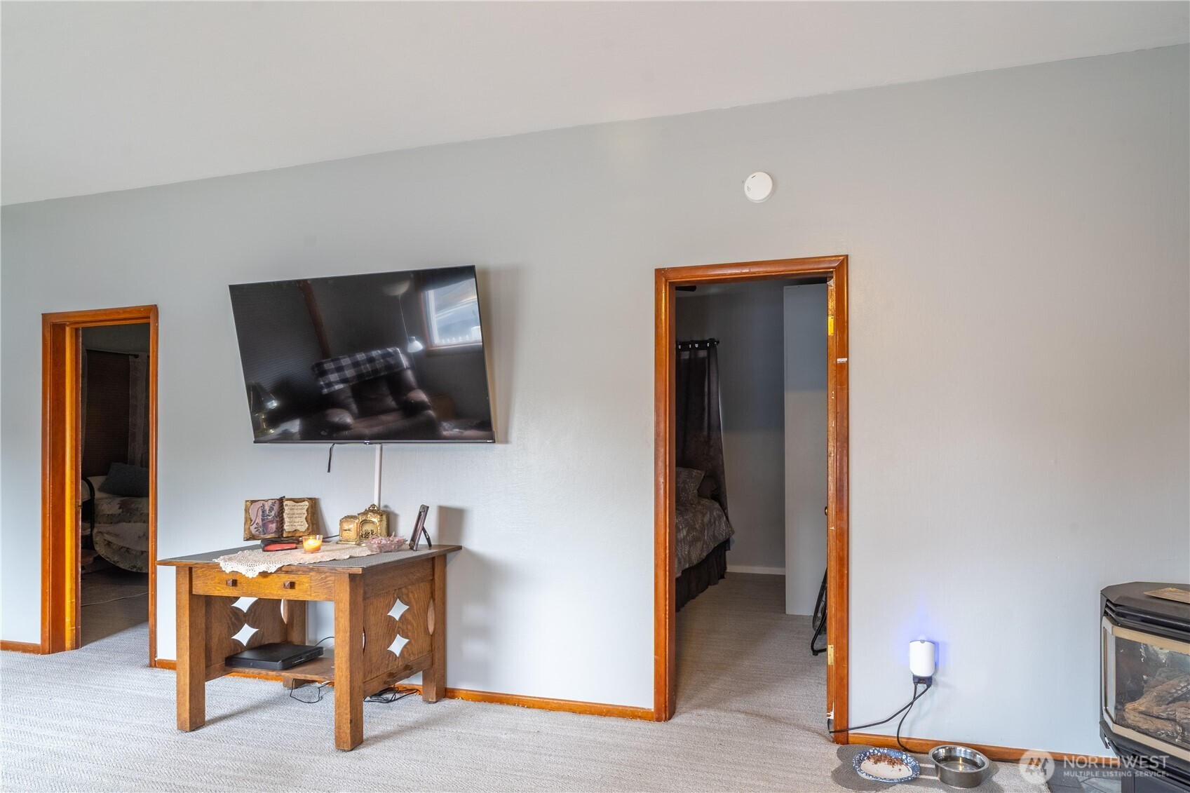 102 West 3rd Street Lind, WA 99341 - Photo 24 of 27 a living room with furniture and a flat screen tv