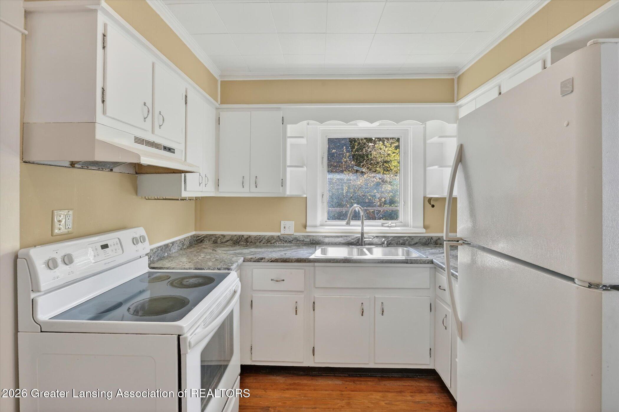 702 East Cavanaugh Road Lansing, MI 48910 - Photo 13 of 41 13-702E-Cavanaugh-Rd-Windowstill