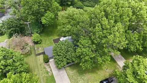 $425,000 | 1216 West 97th Street, Kansas City, MO 64114