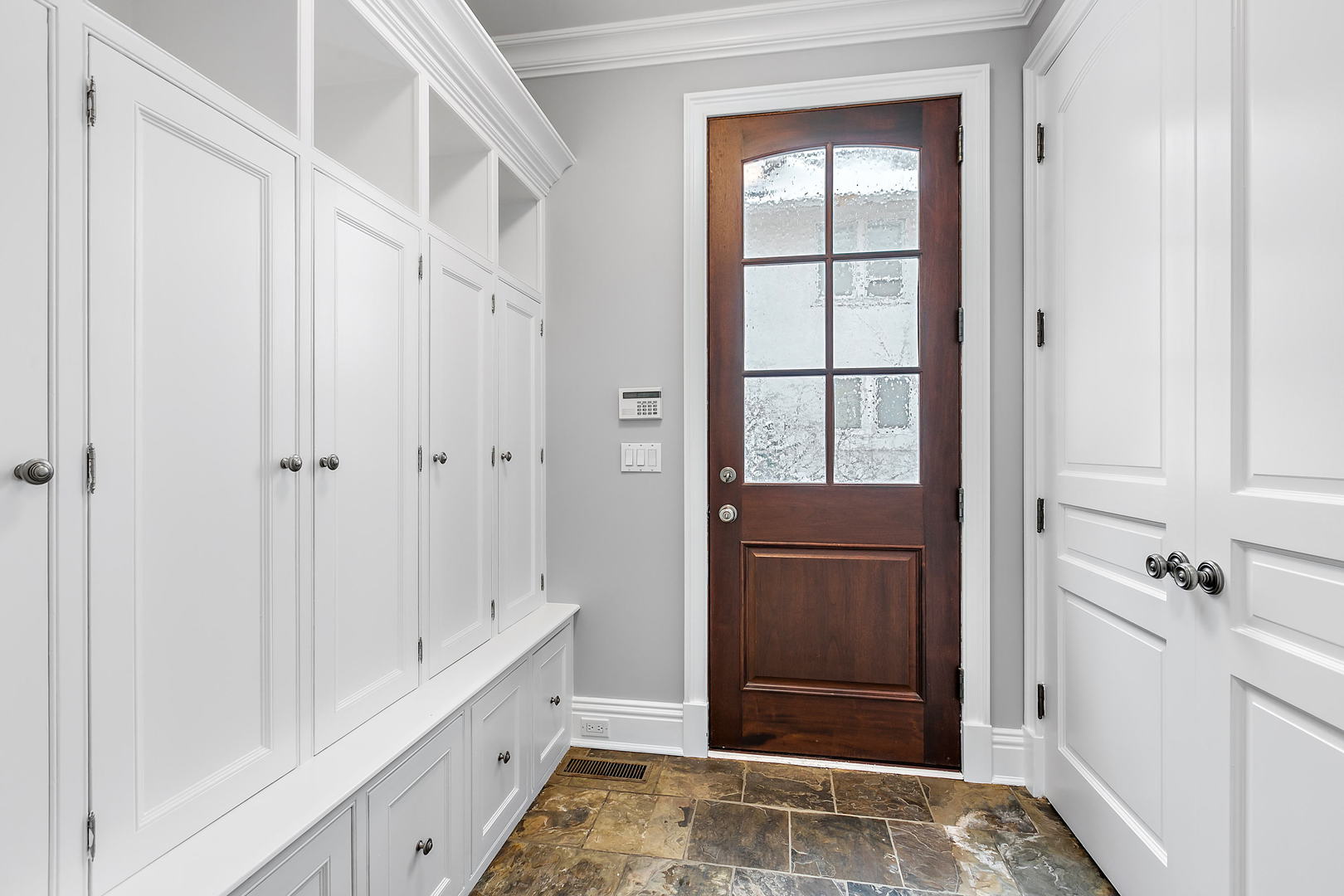594 Willow Road Winnetka, IL 60093 - Photo 17 of 41 a view of walk in closet