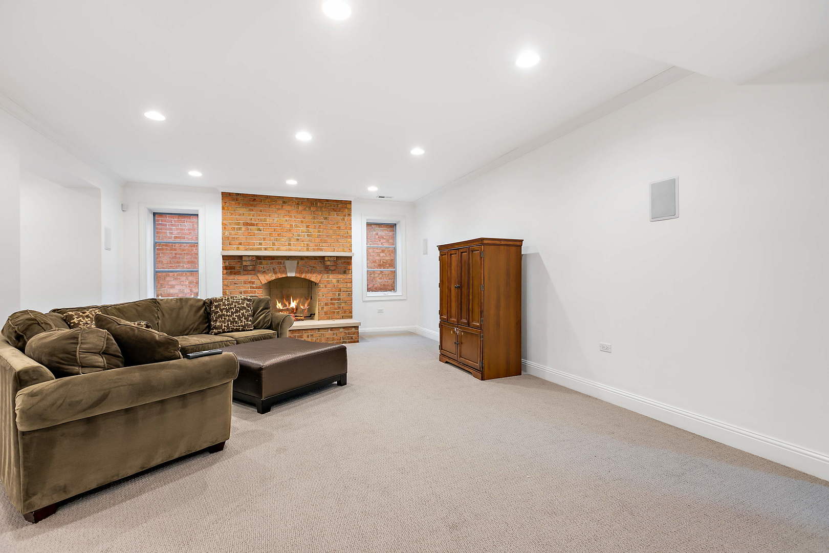 594 Willow Road Winnetka, IL 60093 - Photo 29 of 41 a living room with furniture and a couch