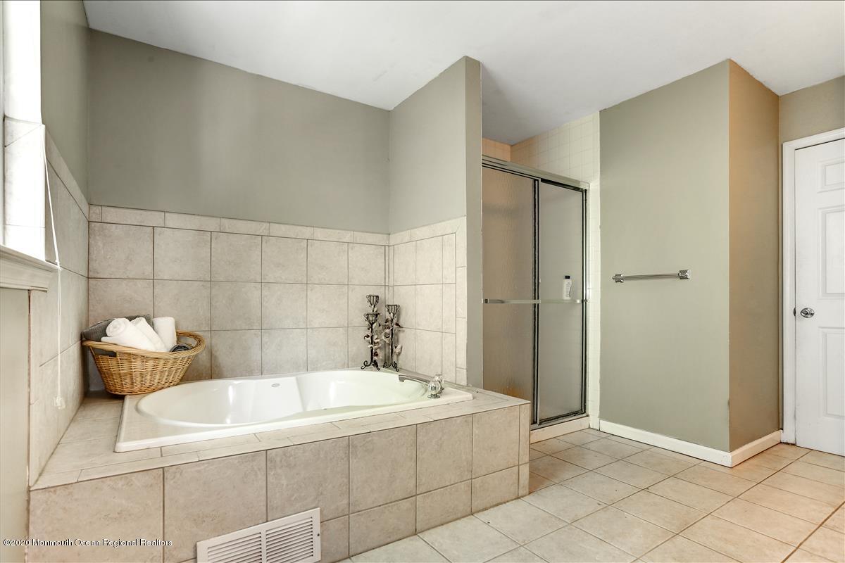 36 Mandalay Road Brick, NJ 08723 - Photo 31 of 41 master tub