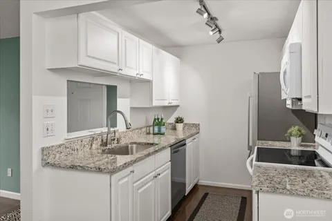$369,950 | 14200 Northeast 171st Street, Unit E104, Woodinville, WA 98072
