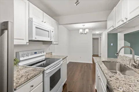 $369,950 | 14200 Northeast 171st Street, Unit E104, Woodinville, WA 98072