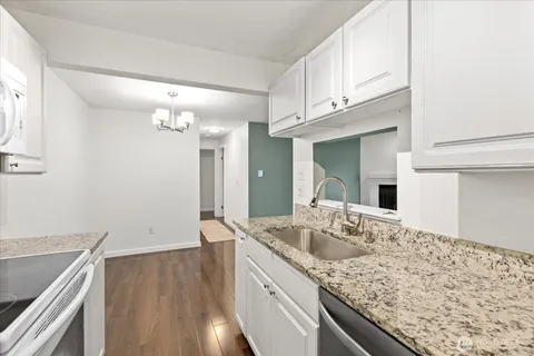 $369,950 | 14200 Northeast 171st Street, Unit E104, Woodinville, WA 98072