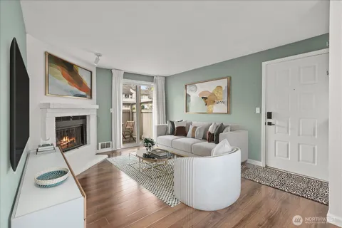 $369,950 | 14200 Northeast 171st Street, Unit E104, Woodinville, WA 98072