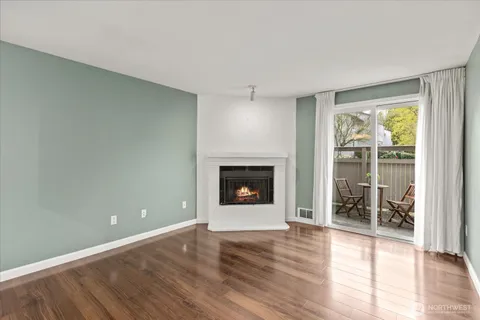 $369,950 | 14200 Northeast 171st Street, Unit E104, Woodinville, WA 98072