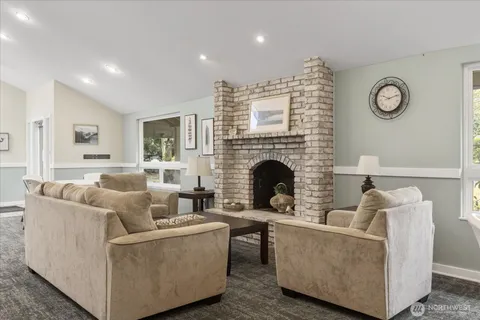 $369,950 | 14200 Northeast 171st Street, Unit E104, Woodinville, WA 98072
