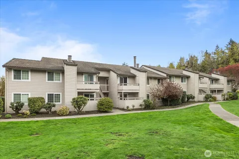 $369,950 | 14200 Northeast 171st Street, Unit E104, Woodinville, WA 98072
