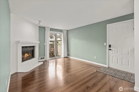 $369,950 | 14200 Northeast 171st Street, Unit E104, Woodinville, WA 98072