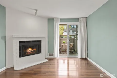 $369,950 | 14200 Northeast 171st Street, Unit E104, Woodinville, WA 98072