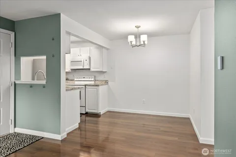 $369,950 | 14200 Northeast 171st Street, Unit E104, Woodinville, WA 98072
