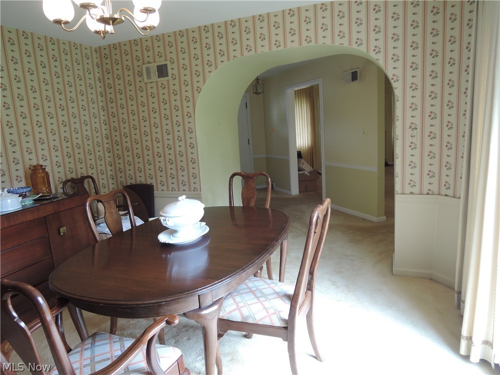 215 Warner Road Southeast Hubbard, OH 44425 - Photo 9 of 32 Gallery Image 9