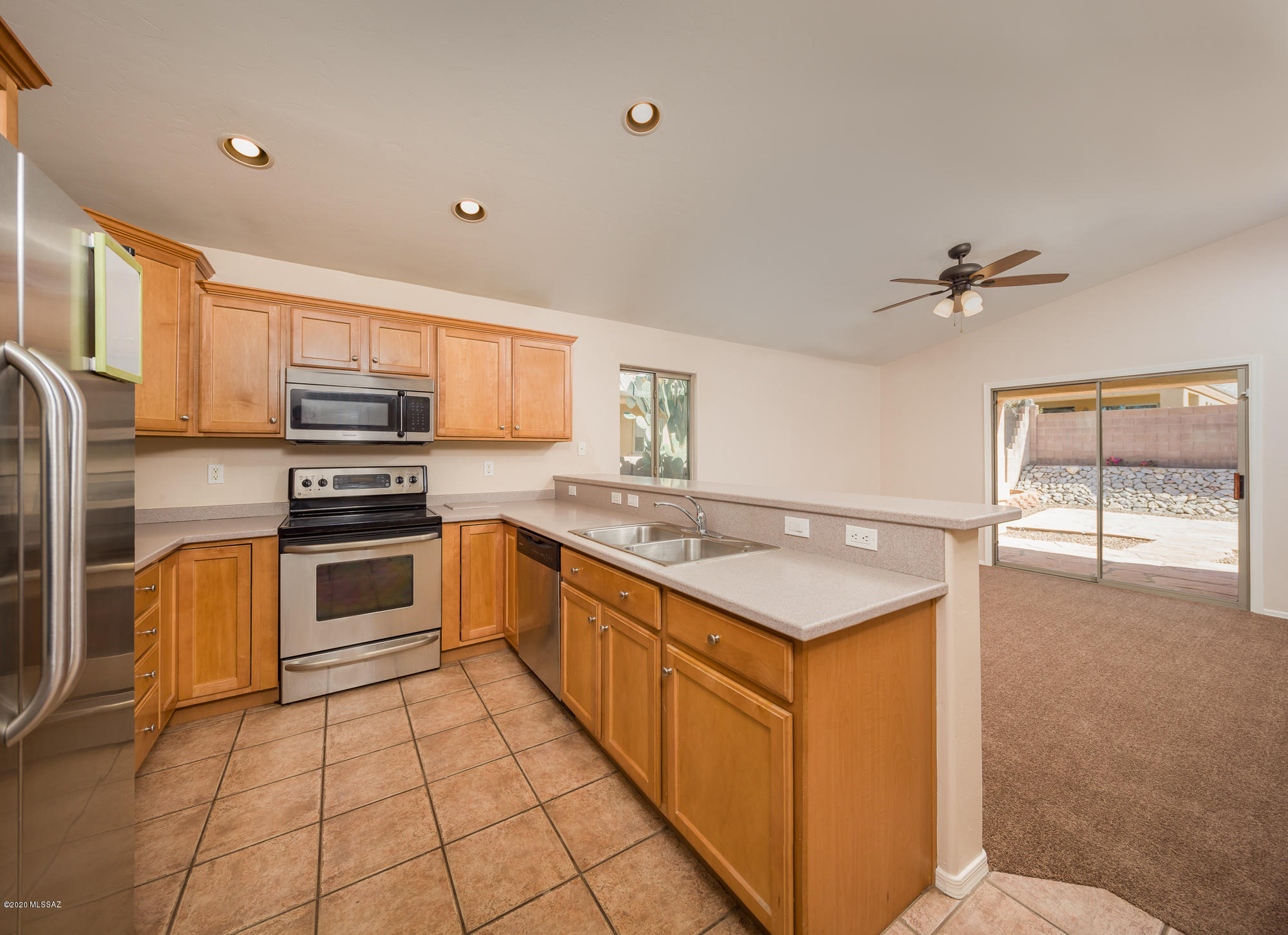 2383 West Golden Hills Road Tucson, AZ 85745 - Photo 4 of 24 Gallery Image 4