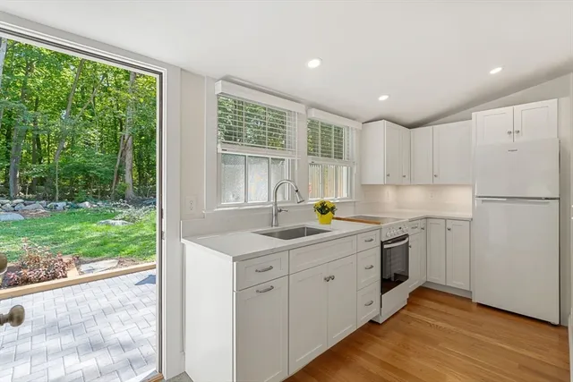 $2,900 | 498 Beechwood Street, Cohasset, MA 02025