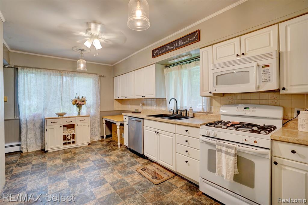 6049 North Irish Road Davison, MI 48423 - Photo 11 of 29