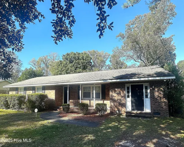 $2,300 | 3817 Ashley Circle, Wilmington, NC 28403