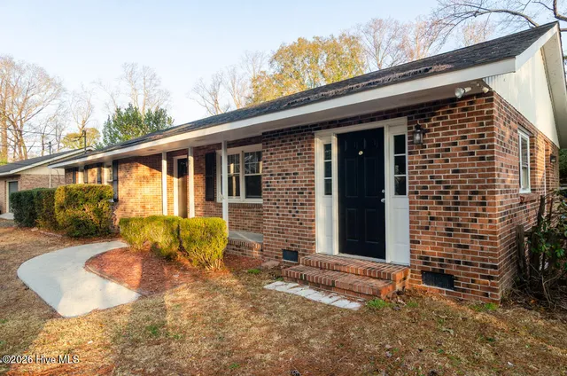 $2,200 | 3817 Ashley Circle, Wilmington, NC 28403