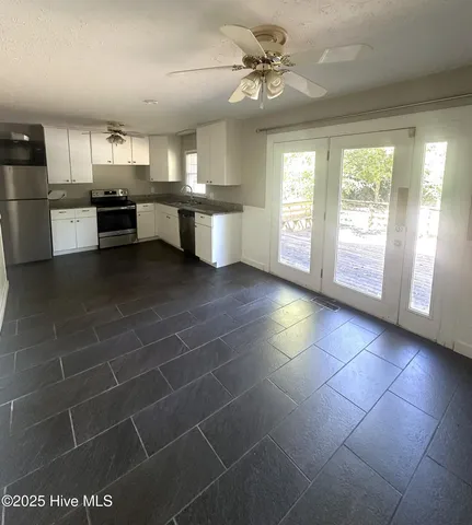 $2,300 | 3817 Ashley Circle, Wilmington, NC 28403