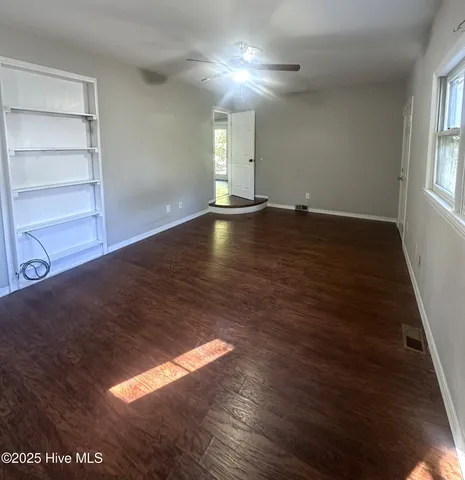 $2,300 | 3817 Ashley Circle, Wilmington, NC 28403