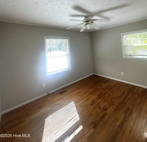 $2,300 | 3817 Ashley Circle, Wilmington, NC 28403