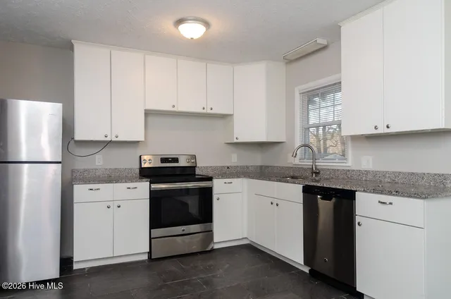 $2,200 | 3817 Ashley Circle, Wilmington, NC 28403