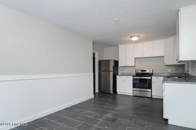 $2,200 | 3817 Ashley Circle, Wilmington, NC 28403