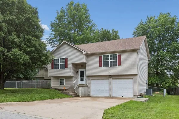 $230,000 | 18317 East 24 Hwy Circle, Independence, MO 64056