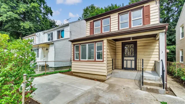 $875,000 | 3 Walnut Place, Great Neck, NY 11021