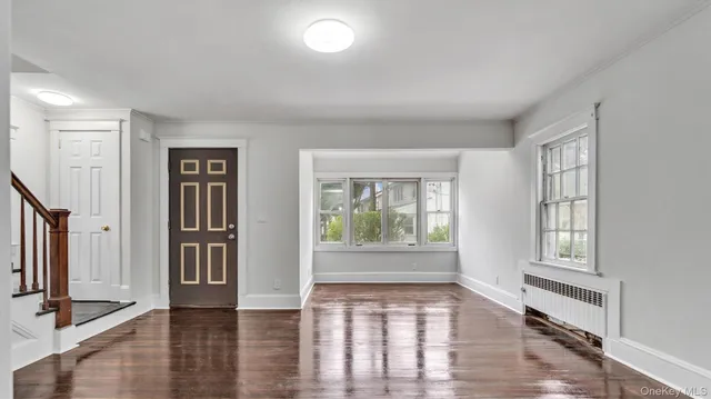 $899,000 | 3 Walnut Place, Great Neck, NY 11021