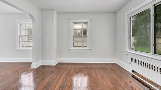 $899,000 | 3 Walnut Place, Great Neck, NY 11021