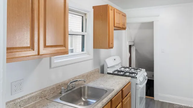 $899,000 | 3 Walnut Place, Great Neck, NY 11021