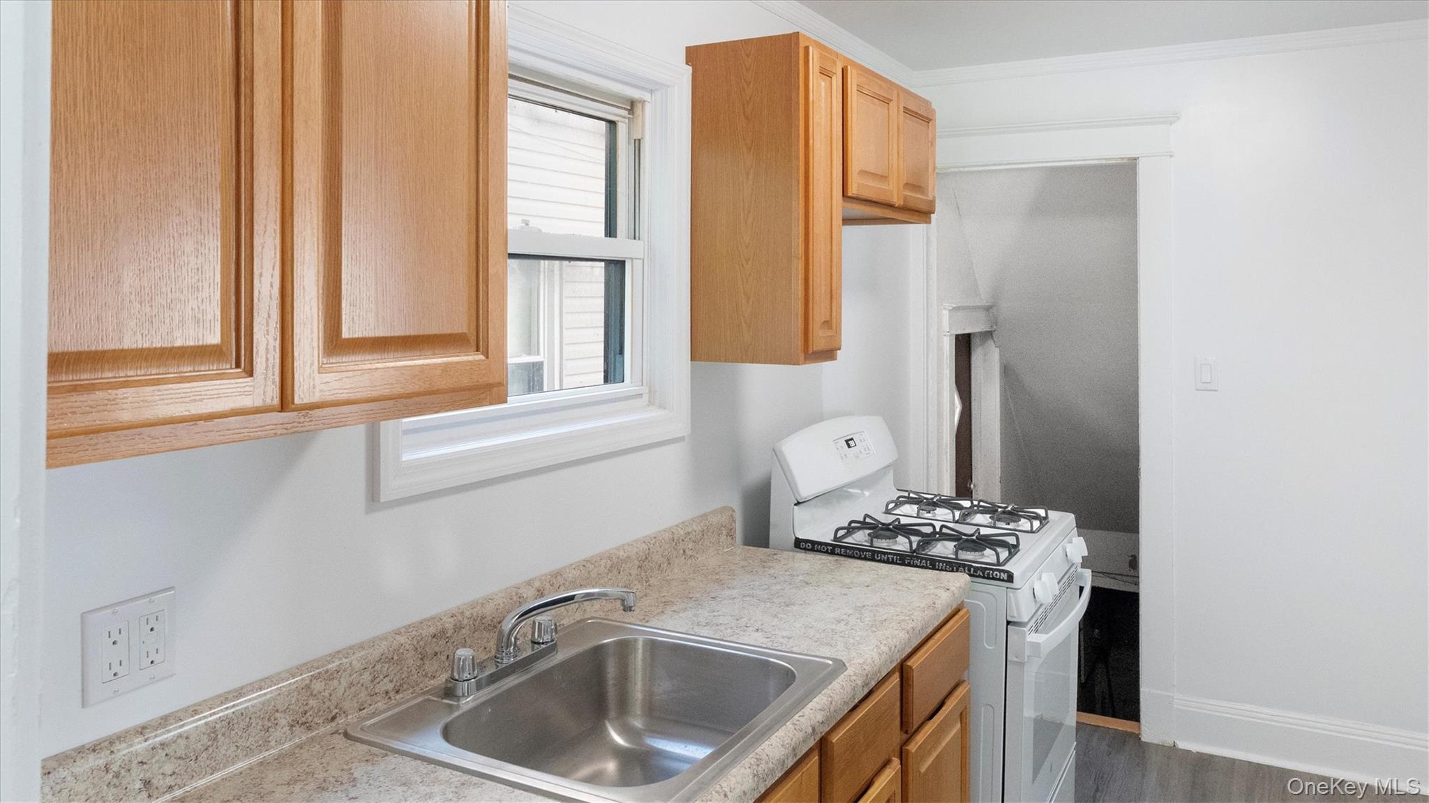 3 Walnut Place Great Neck, NY 11021 - Photo 15 of 34 Kitchen
