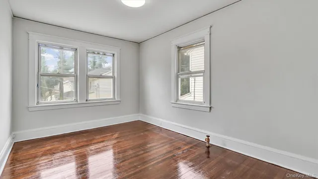 $899,000 | 3 Walnut Place, Great Neck, NY 11021